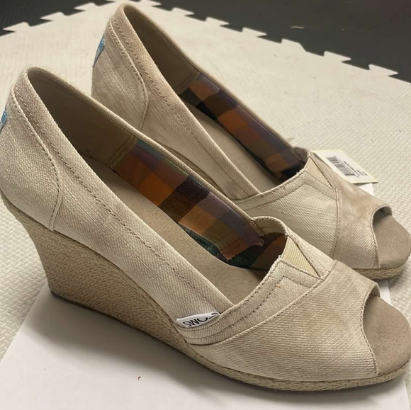 Tom's Wedge Shoes - Picture 8 of 9